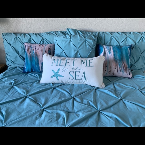 Designer Accent Pillows (2) - Picture 5 of 6